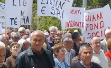 Edhe SPEK paralajmëron protesta