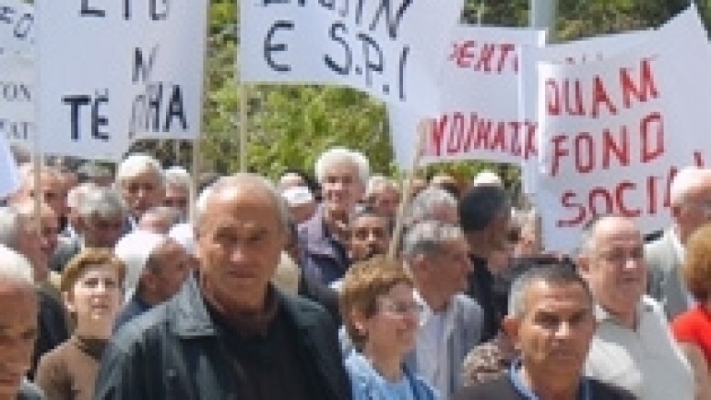 Edhe SPEK paralajmëron protesta