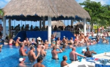 Pushim pa pagesë për turistët që infektohen në Cancun