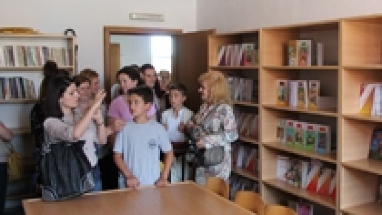 Shkolla Pavarësia bëhet me bibliotekë