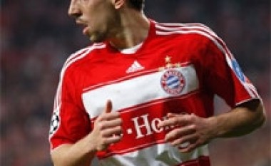 Zyrtare: Ribery rinovon kontratën