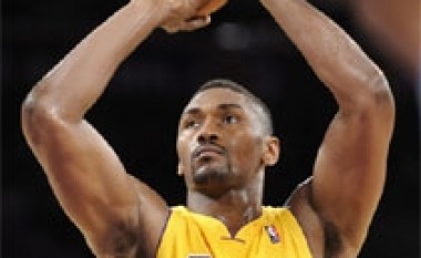 NBA: Artest çon në avantazh Lakersat