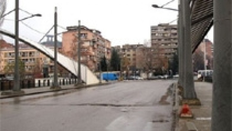 Barrikada mbi Ibër, synohet të hiqet nga Thaçi e Dacic