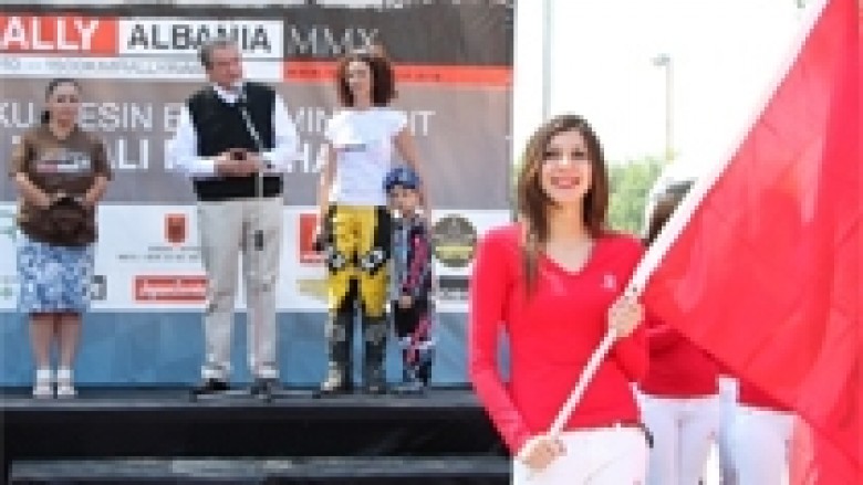 Nis e gara e makinave Rally Albania 2010