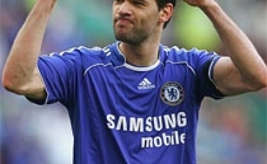 United në garë për Ballack