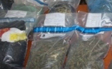 Sekuestrohen 1kg e 500 gram cannabis, në pranga tre persona