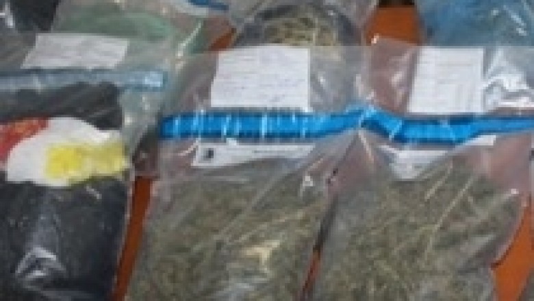 Sekuestrohen 1kg e 500 gram cannabis, në pranga tre persona