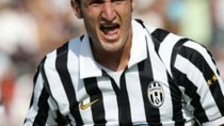 Chiellini të zëvendësojë Vidic te United?