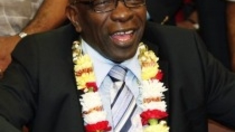 Jep dorëheqje Jack Warner