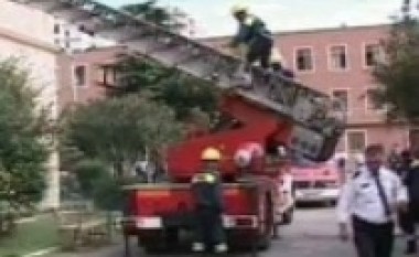 Gjirokastër, godina muzeale në flakë