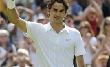 Federer shpëton në hapje të Wimbledonit