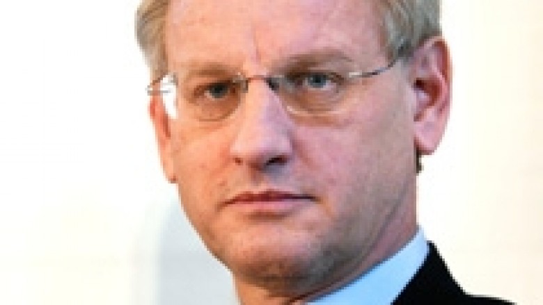 Bildt: Merruni seriozisht me çështjet ekonomike