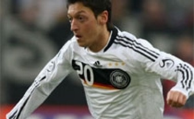 Ozil aludon në kalim në Ligën Premier