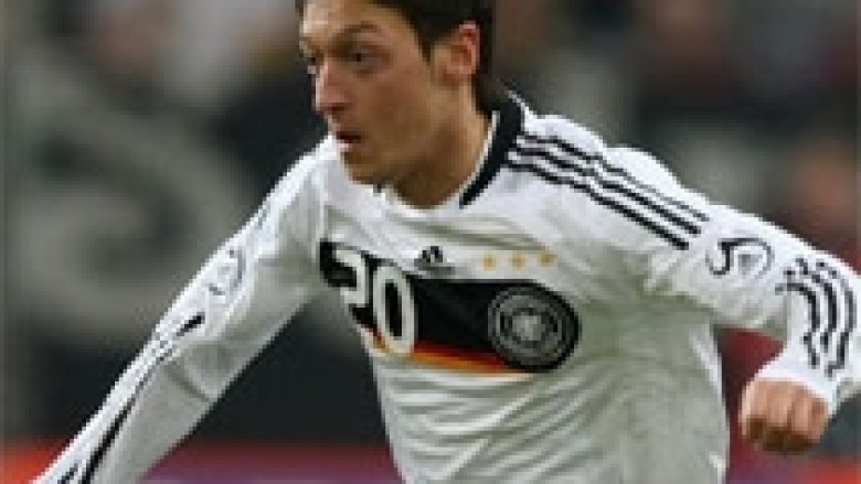 Ozil aludon në kalim në Ligën Premier