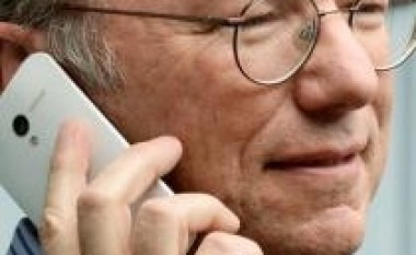 Motorola Moto X shihet në duart e Eric Schmidt