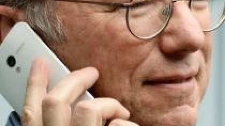 Motorola Moto X shihet në duart e Eric Schmidt