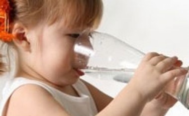 Dehidrimi, trajtimi te fëmijët gjatë verës