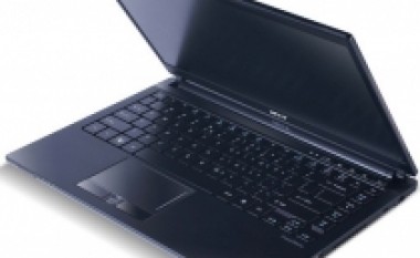 Acer prezanton laptopin TravelMate