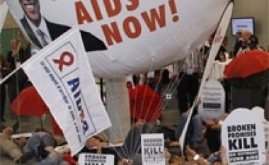 33.4 milionë njerëz të prekur nga virusi HIV