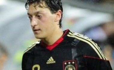 Werderi e pret Unitedin për Ozil