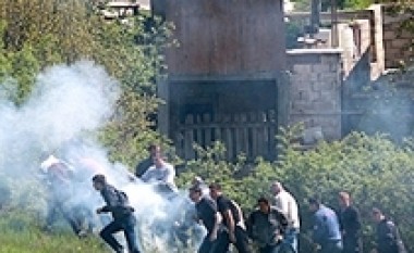 Lëndohen dy persona nga protestat në Mitrovicë