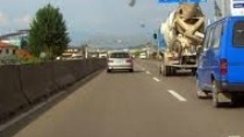 Plagoset një grua në autostradën Tiranë-Durrës