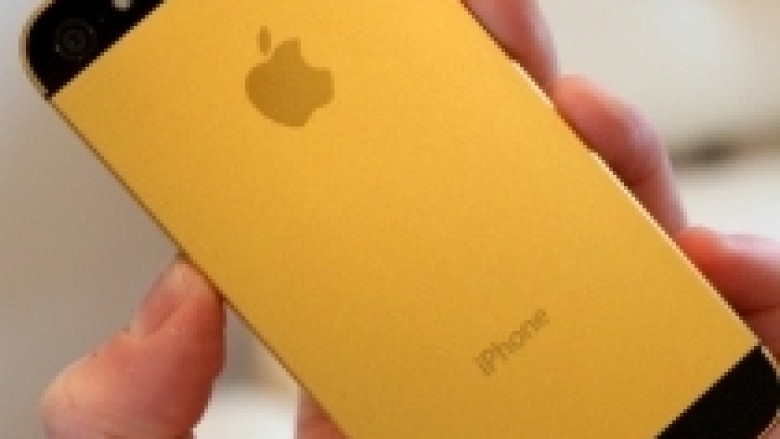 iPhone 5S është i artë, iPhone 5C plastik e me ngjyra