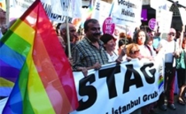 “Mentaliteti turk vështirë e pranon homoseksualitetin”