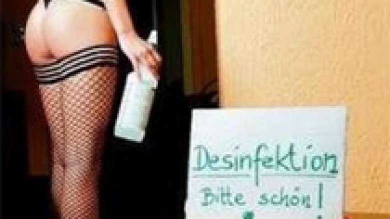 Prostituta dezinfekton myshterinjtë për shkak të gripit të derrave