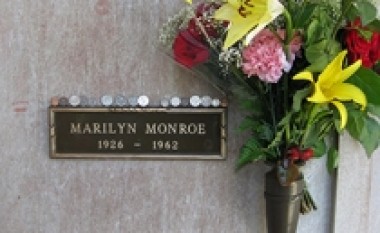 4.6 milionë dollarë për varrin mbi Marilyn Monroen