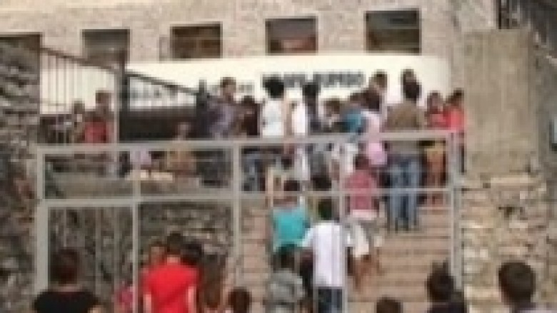 Gjirokastër, shkolla “Urani Rumbo” në protestë për ujë