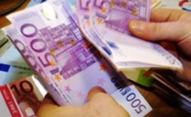 Shqipëri: Qarkullojnë 100 dhe 500 euro false