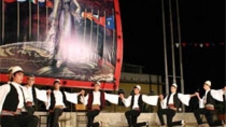 180 artistë kosovarë në Festivalin e Gjirokastrës