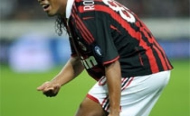 Ronaldinho mendon për pensionim