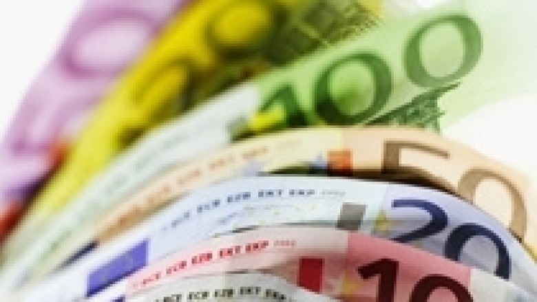 Euro nuk ndalet, prek kuotën 134.2 lekë