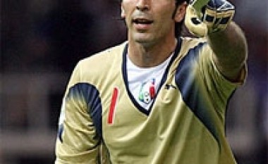 Buffon ka frikë nga Genoa