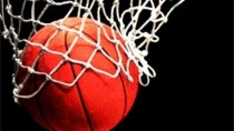 Ndërrohen topat në basketboll