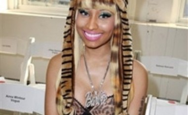 Minaj, frymëzim i dizajneres Betsey Johnson