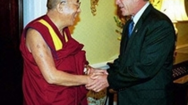 Presidenti Bush pret Dalai Lamën në Shtëpinë e Bardhë