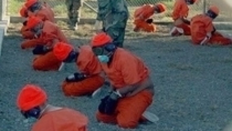 Kërkon divorc, sepse burri e quan Guantanamo