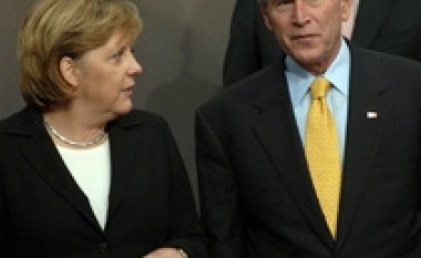 Në takimet Bush-Sarkozy-Merkel temë diskutimi edhe Kosova