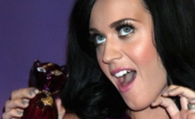 Katy Perry e lanson parfumin e saj të ri