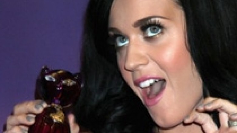 Katy Perry e lanson parfumin e saj të ri