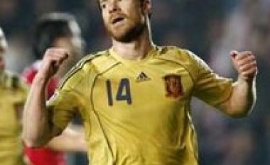 Xabi Alonso del në mbrojtje të Benitez