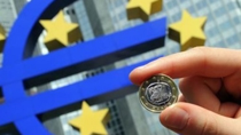 Pesë vendet e Eurozonës qetësojnë bankat