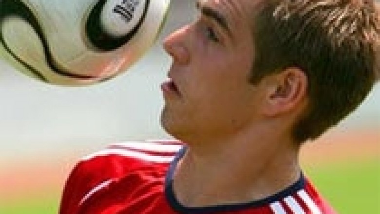 United përgatit ofertë për Lahm