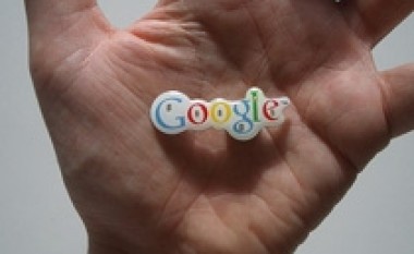 Zbulon dredhinë e bashkëshortit në Google