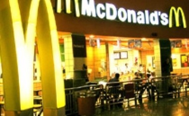 Çifti padit McDonald’s-in për fotografitë lakuriqe