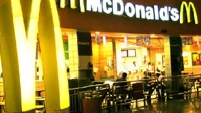 Çifti padit McDonald’s-in për fotografitë lakuriqe