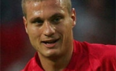 Vidic: Nuk do të largohem nga United